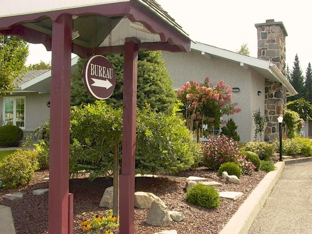 Motel La Cheminee Saint-Jerome Exterior foto
